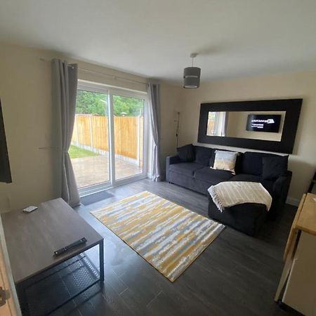 Lovely 1-Bedroom Apartment With Garden And Parking Стоун Екстериор снимка