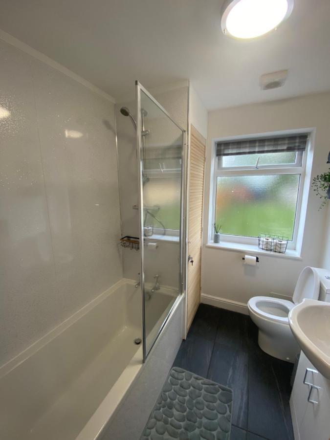 Lovely 1-Bedroom Apartment With Garden And Parking Стоун Екстериор снимка