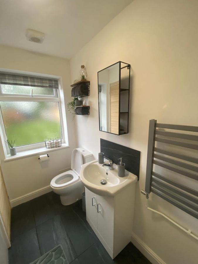 Lovely 1-Bedroom Apartment With Garden And Parking Стоун Екстериор снимка