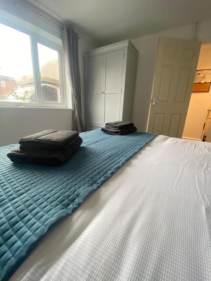 Lovely 1-Bedroom Apartment With Garden And Parking Стоун Екстериор снимка